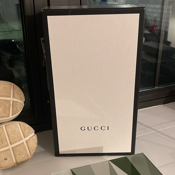 ❗️GUCCI MENS LOGO SNEAKER❗️ - Picture 6 of 6